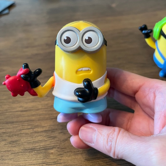 2017 McDonald’s happy meals toys - minions (3 for $20) - Picture 4 of 6
